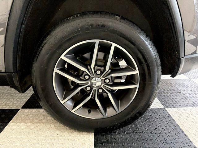 Used 2018 Jeep Grand Cherokee Limited image 12