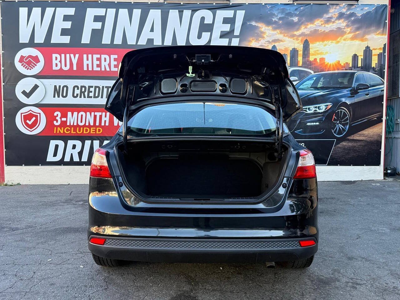 Used 2014 Ford Focus SE w/ SE Winter Package FWD image 17