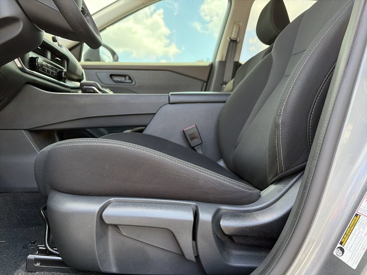 Used 2023 Nissan Rogue S AWD/4WD image 22