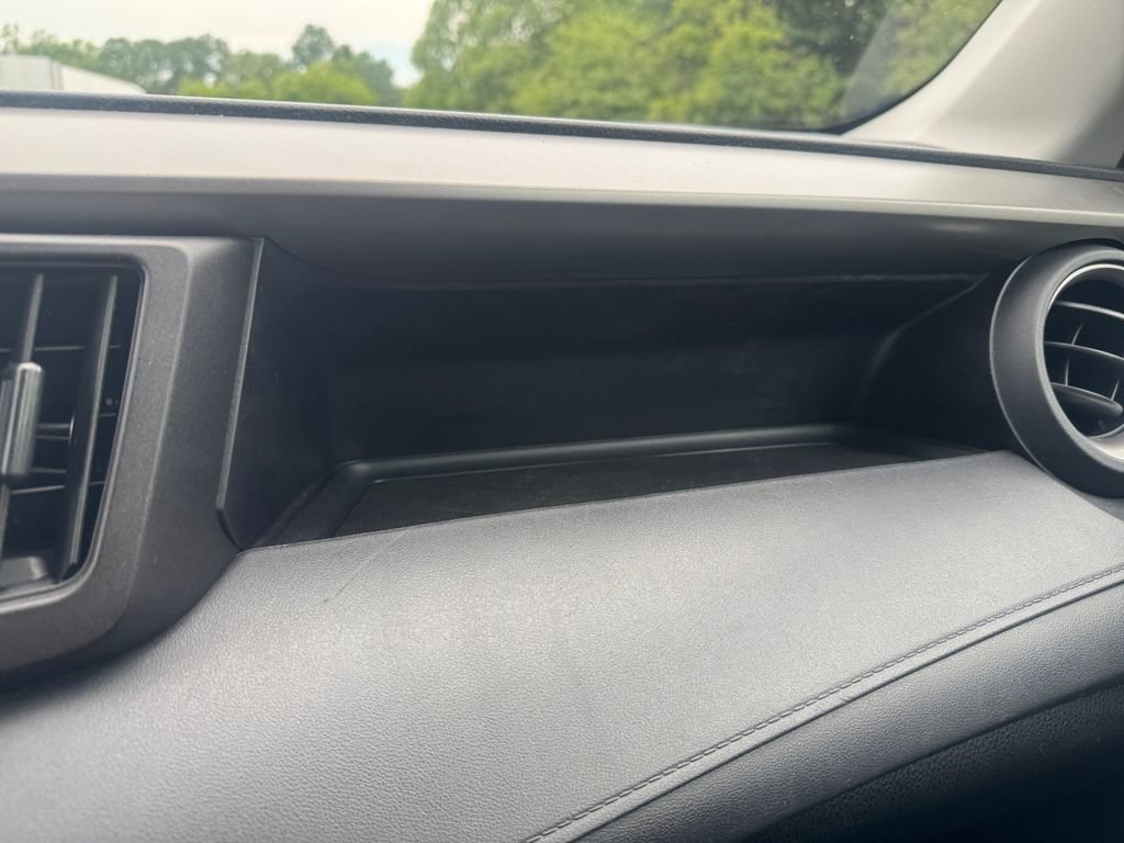 Used 2017 Toyota RAV4 LE AWD/4WD image 28