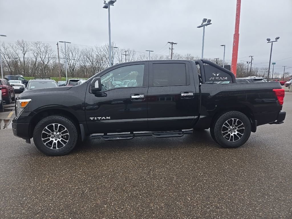 Used 2021 Nissan Titan SV w/ SV Convenience Package image 4
