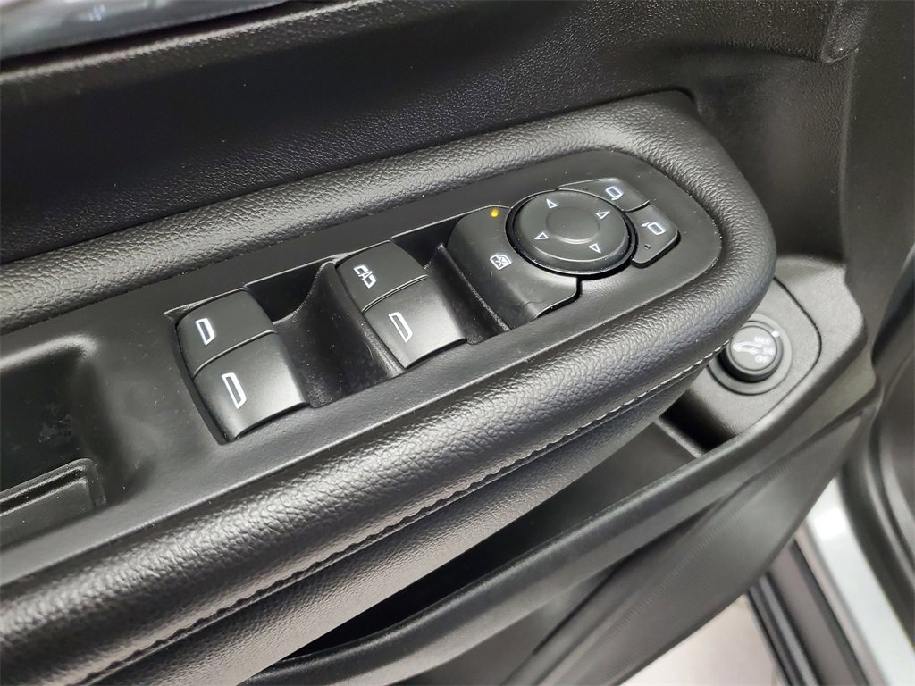 Used 2024 GMC Terrain SLT image 25