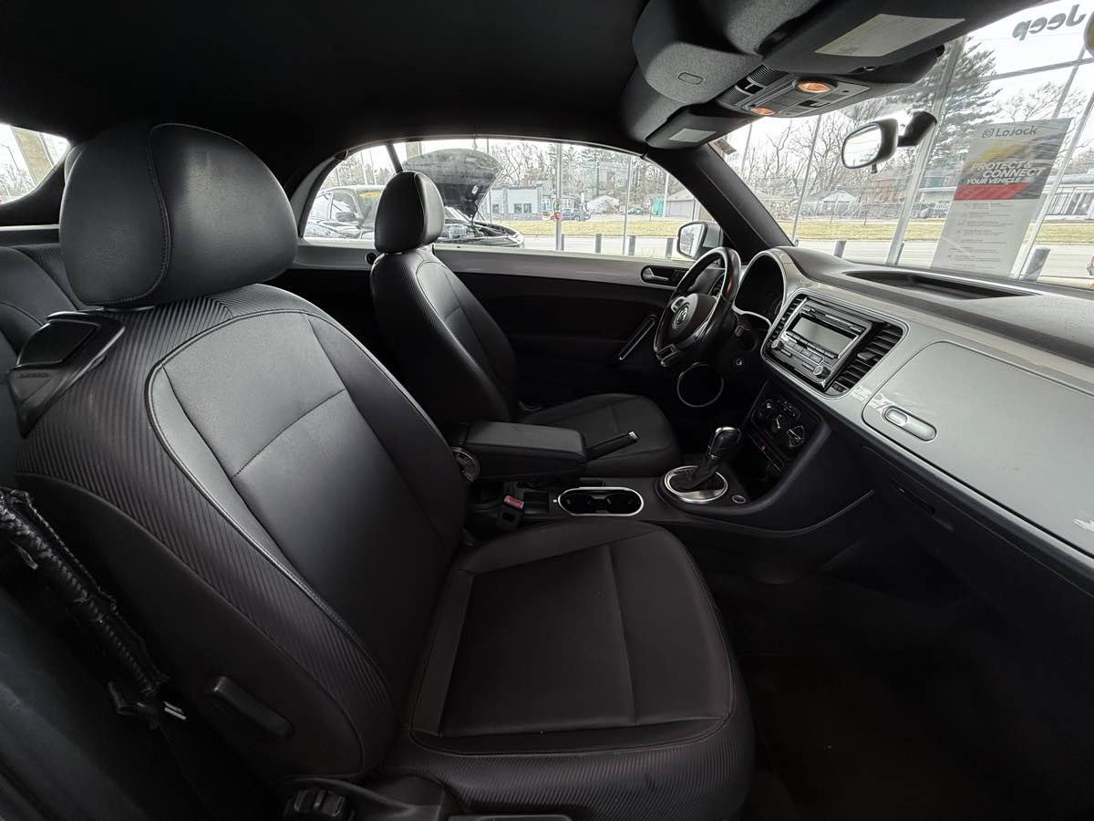 Used 2015 Volkswagen Beetle 1.8T FWD image 32