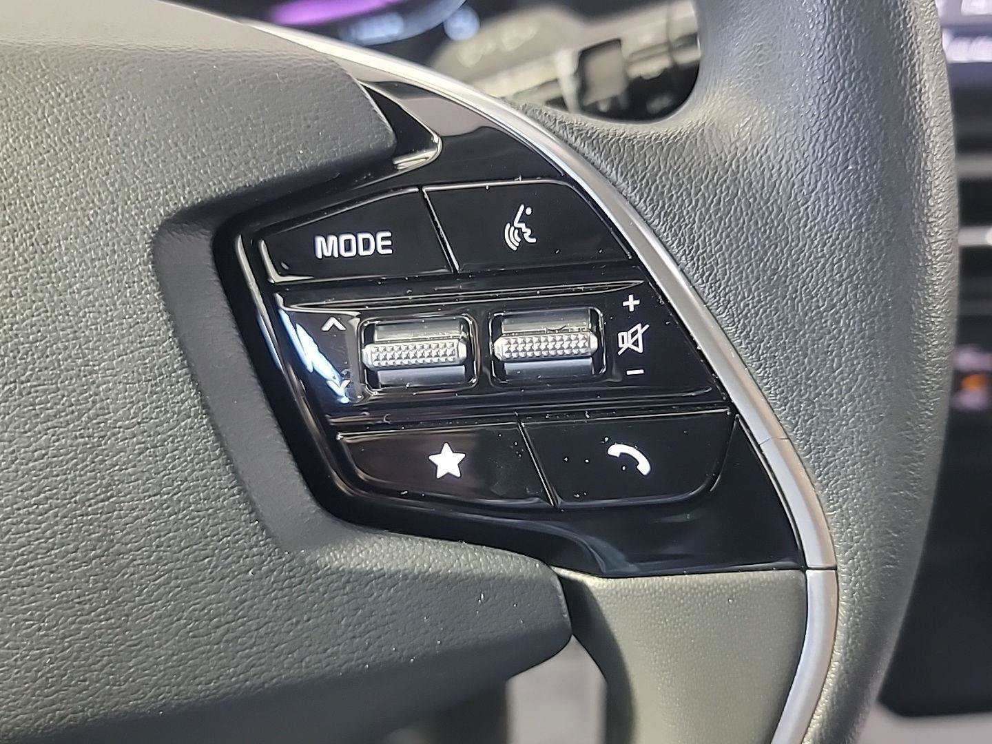 Used 2025 Kia Niro LX FWD image 24