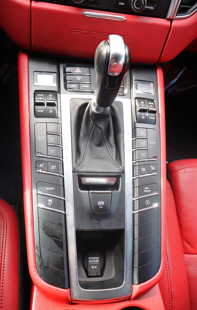 Used 2015 Porsche Macan S AWD/4WD image 38
