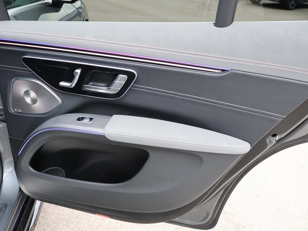 Used 2023 Mercedes-Benz EQS 580 4MATIC SUV image 16