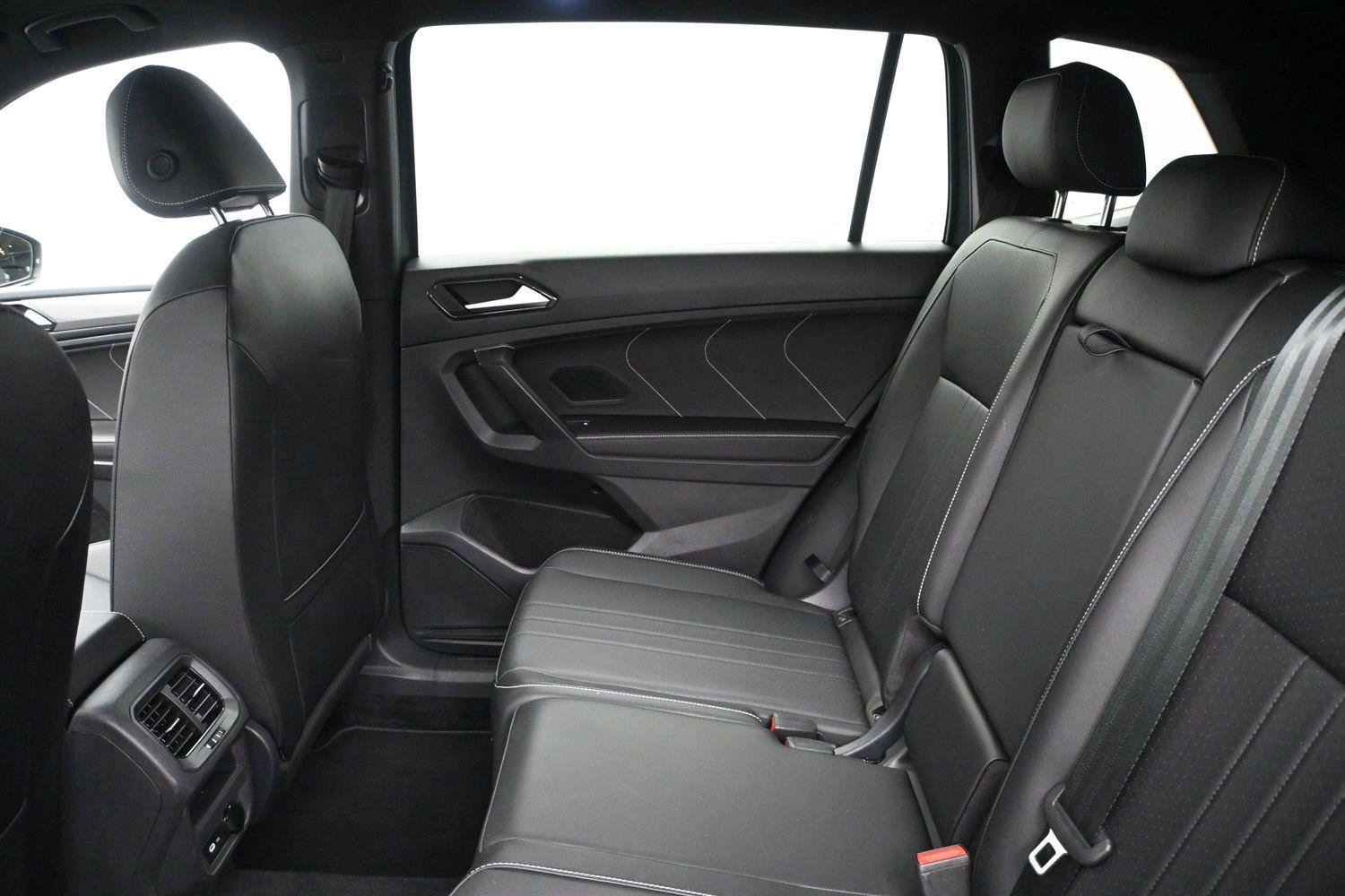 Certified 2023 Volkswagen Tiguan SE R-Line AWD/4WD image 12