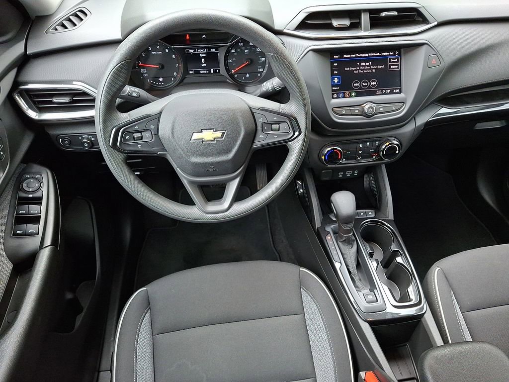Used 2023 Chevrolet TrailBlazer LT FWD image 11