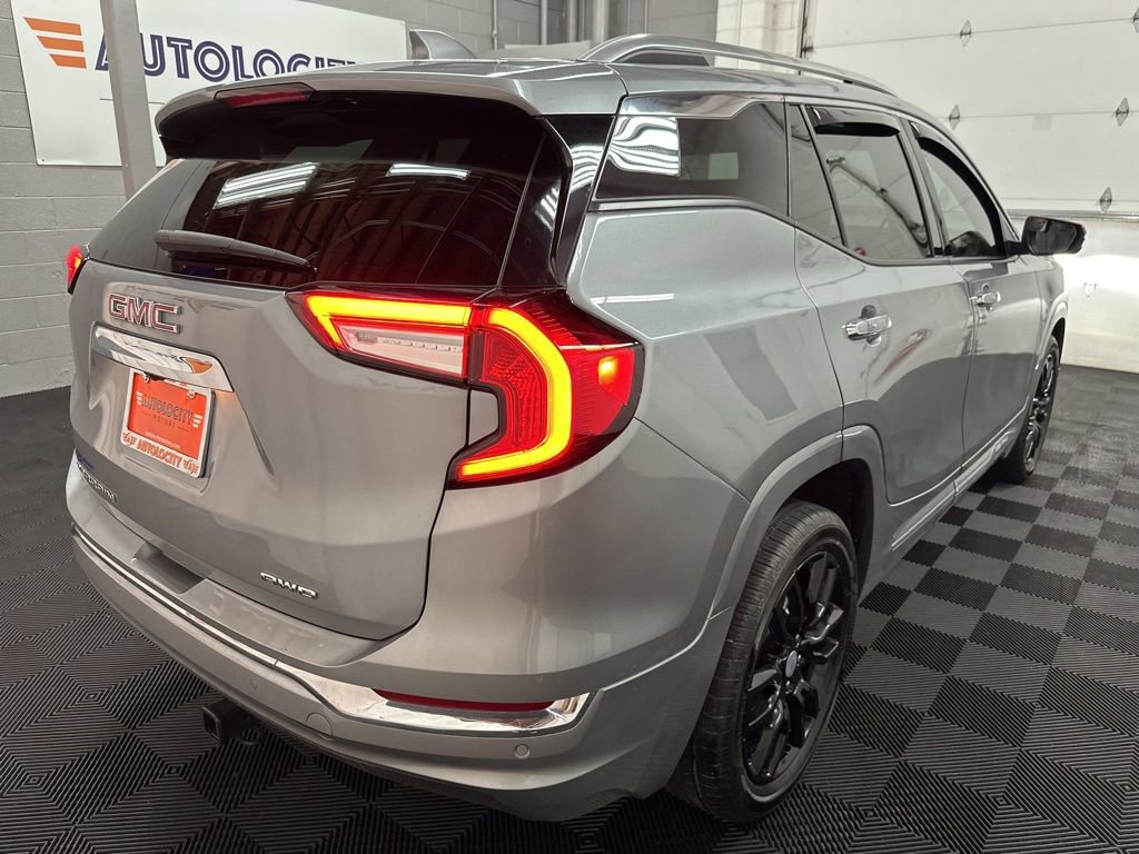 Used 2024 GMC Terrain Denali w/ Denali Premium Package image 9