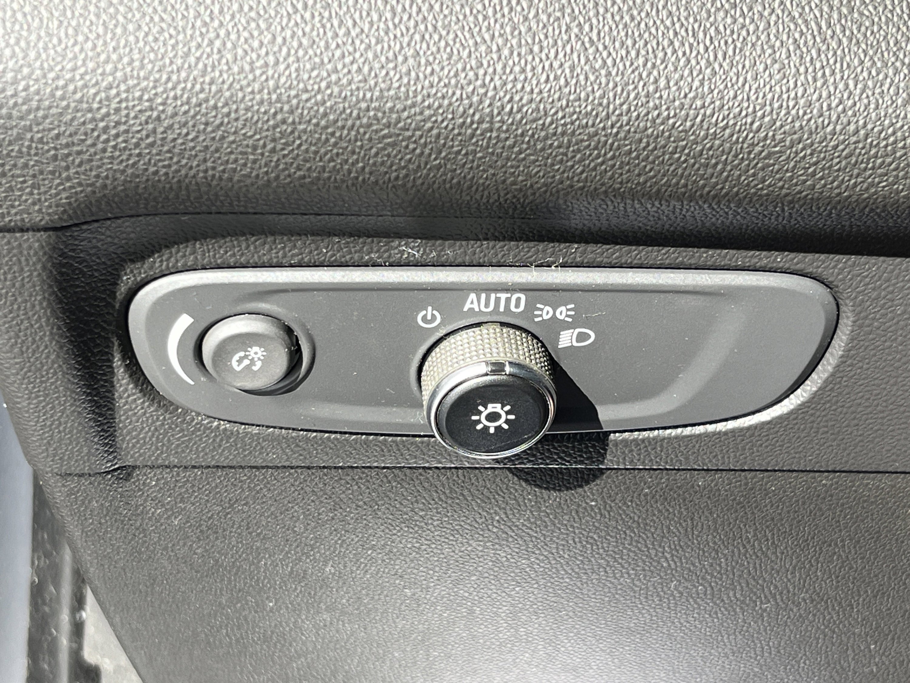 Used 2021 Buick Envision Preferred AWD/4WD image 19