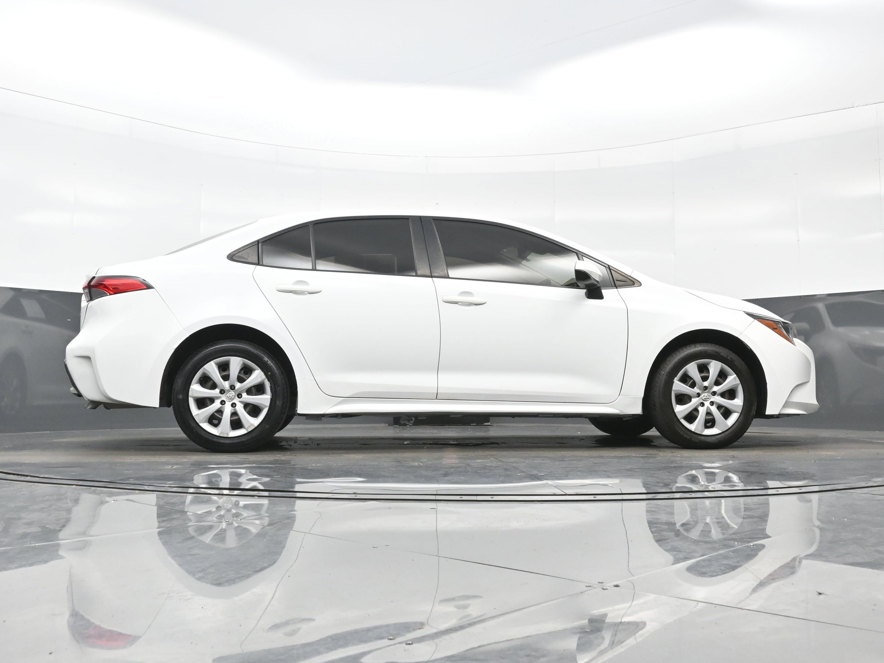Used 2022 Toyota Corolla LE FWD image 31