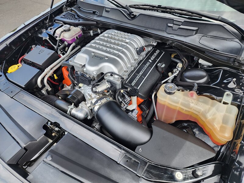 Used 2016 Dodge Challenger SRT Hellcat RWD image 10