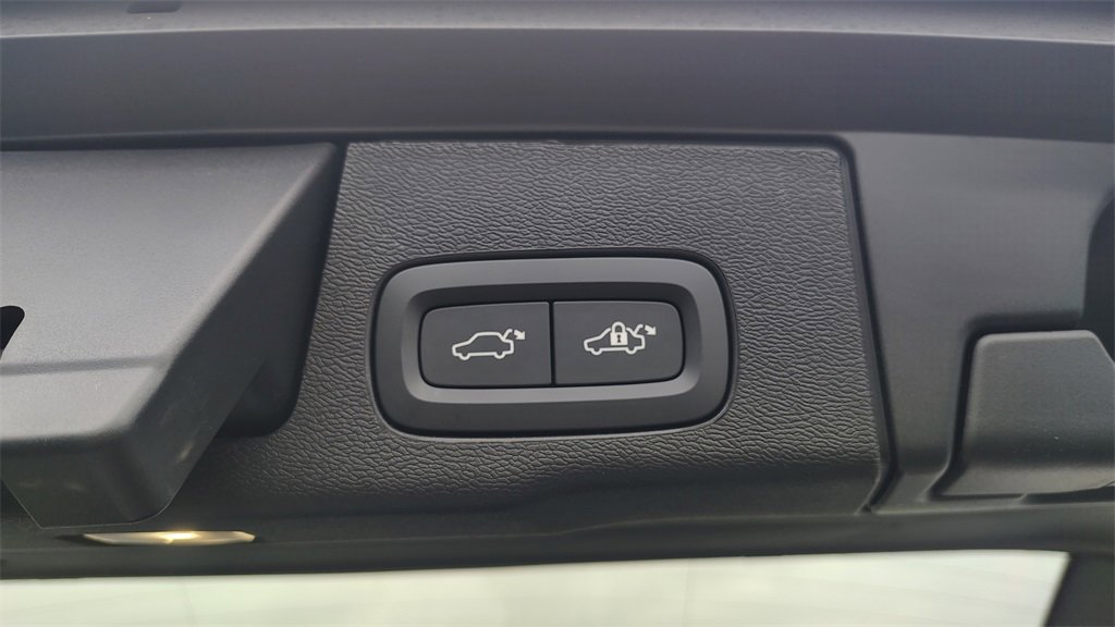 New 2026 Volvo XC60 B5 Ultra w/ Climate Package image 32