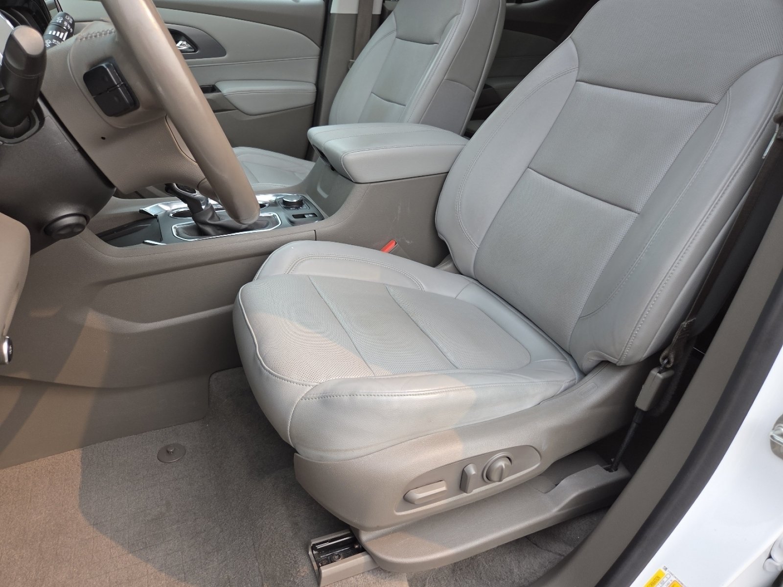 Used 2021 Chevrolet Traverse Premier AWD/4WD image 35