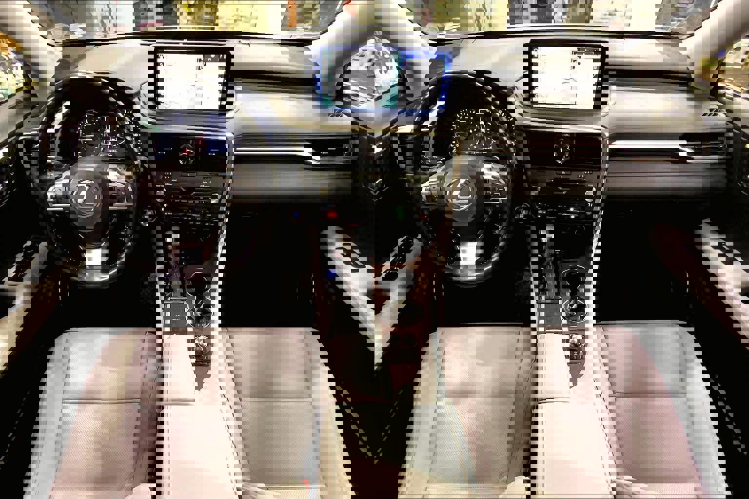 Used 2020 Lexus RX 350L Premium w/ Premium Package image 16