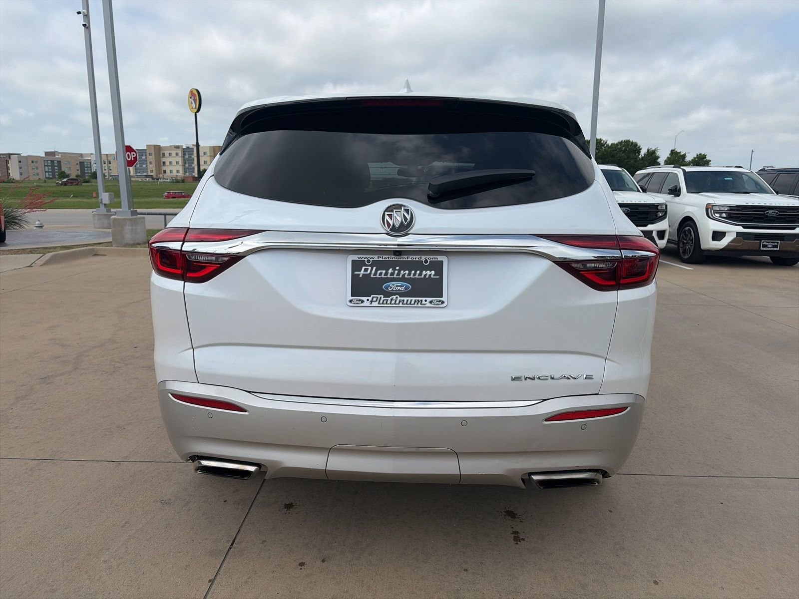 Used 2019 Buick Enclave Essence image 4