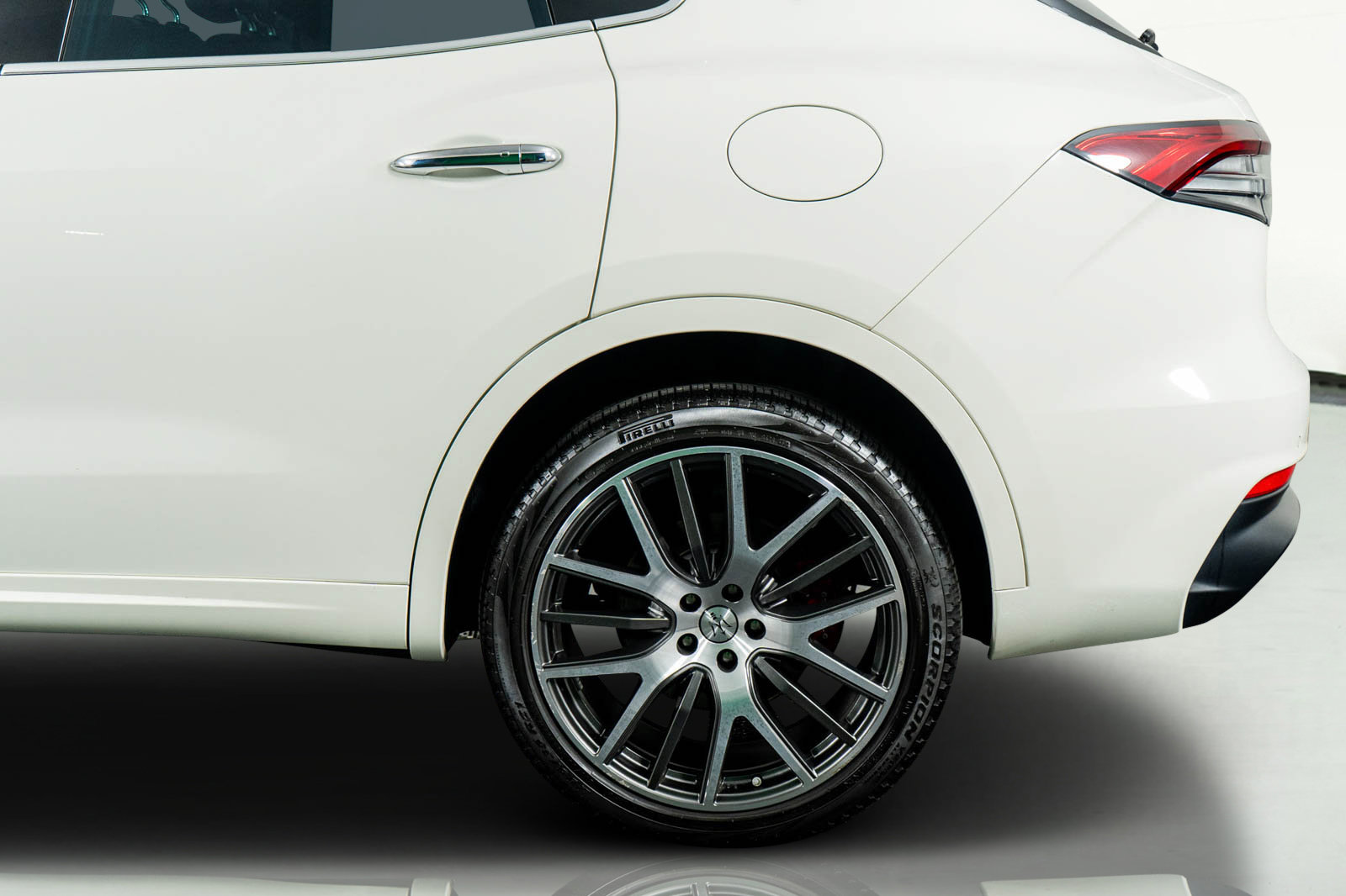 Used 2022 Maserati Levante Modena image 32
