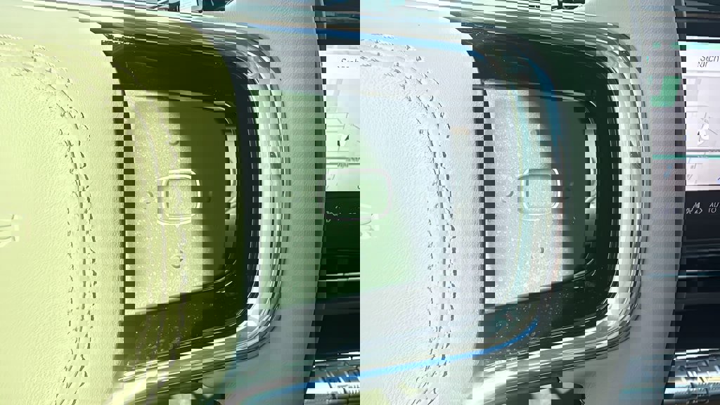 Used 2025 Lincoln Nautilus Reserve image 17