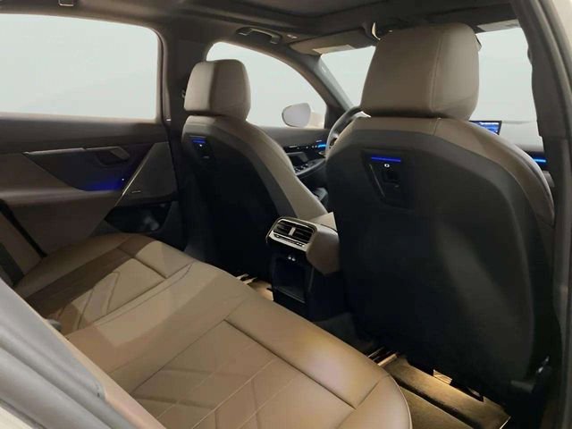 Used 2025 BMW 530i w/ Premium Package RWD image 48