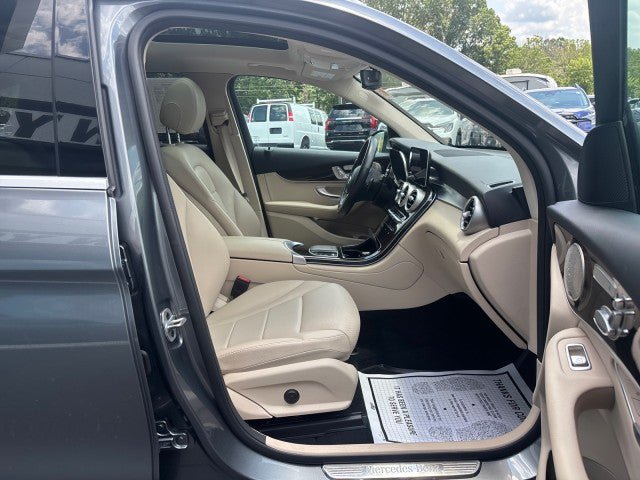 Used 2021 Mercedes-Benz GLC 300 4MATIC image 49