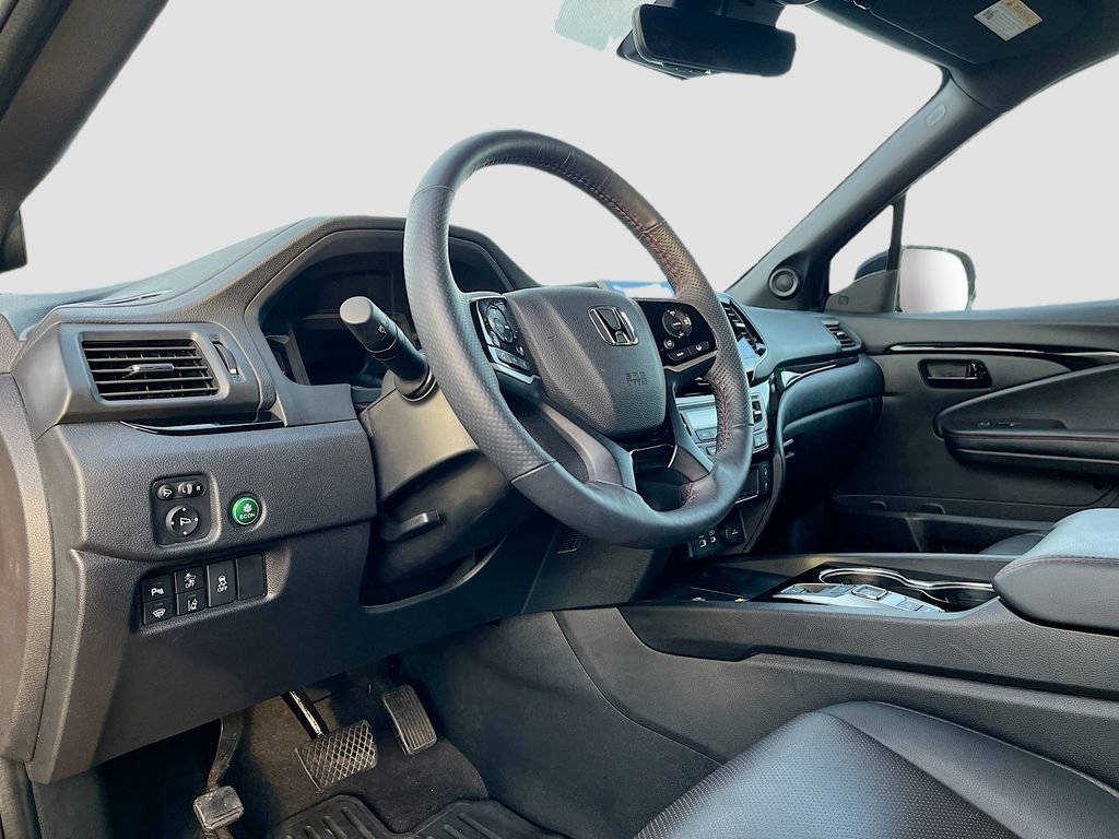 Used 2025 Honda Passport Black Edition image 9