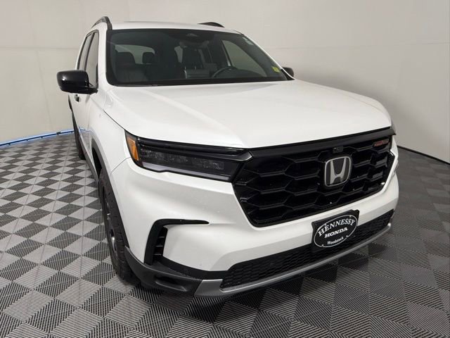 Used 2025 Honda Pilot TrailSport image 7