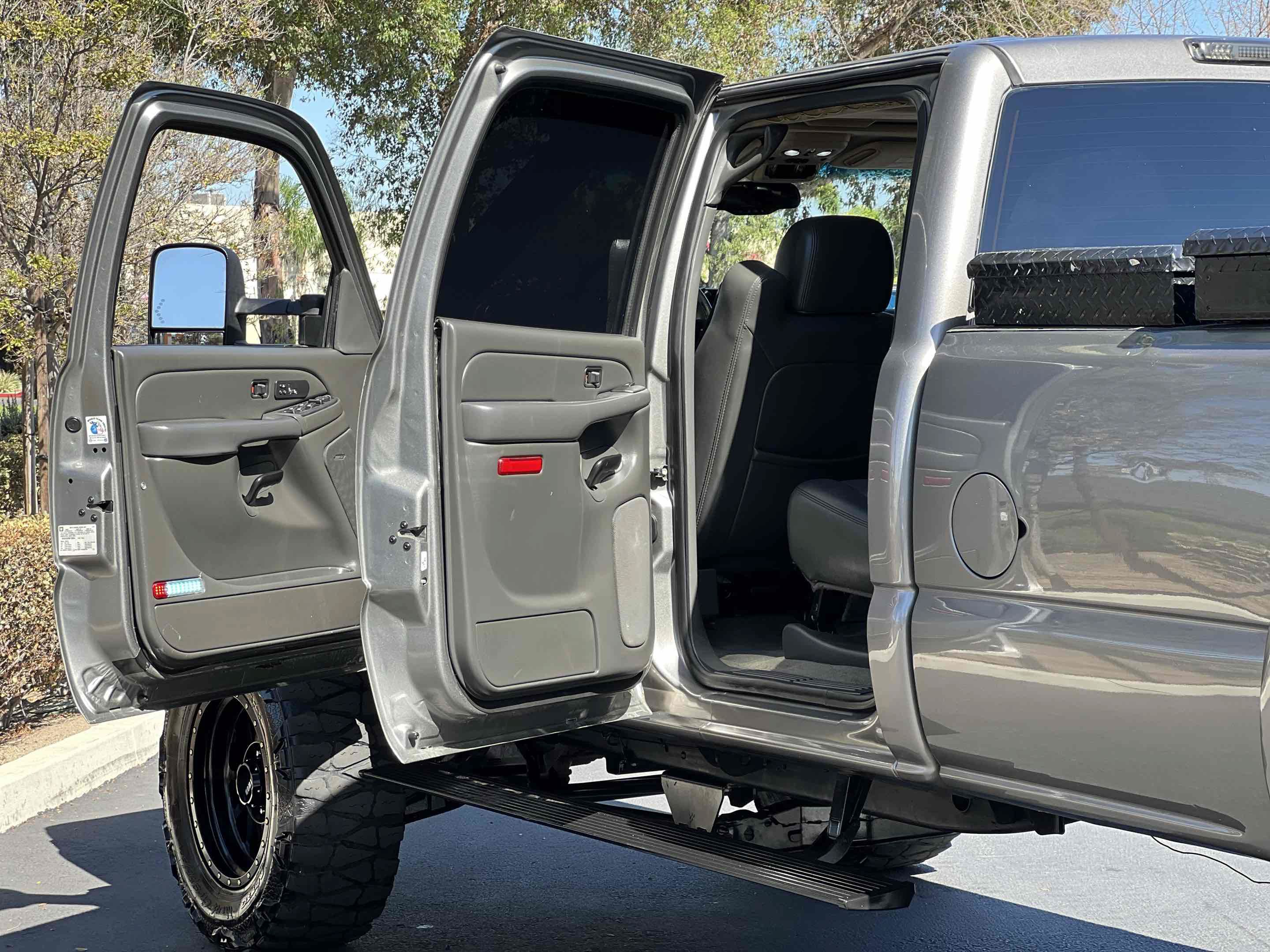 Used 2006 Chevrolet Silverado 3500 LT w/ Heavy-Duty Power Package AWD/4WD image 36
