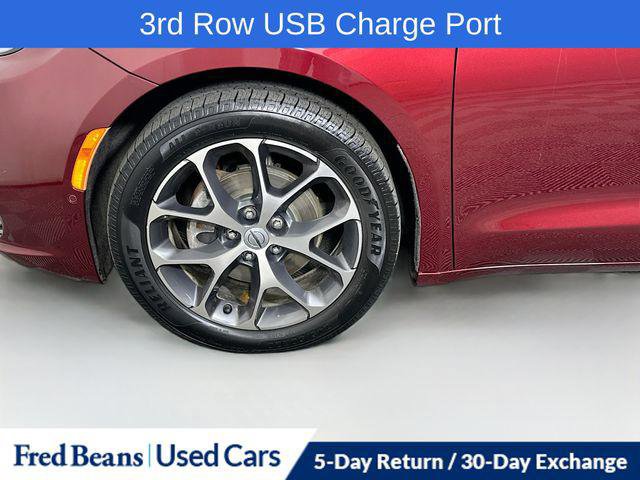 Certified 2022 Chrysler Pacifica Touring-L w/ Uconnect Theater Family Group image 34