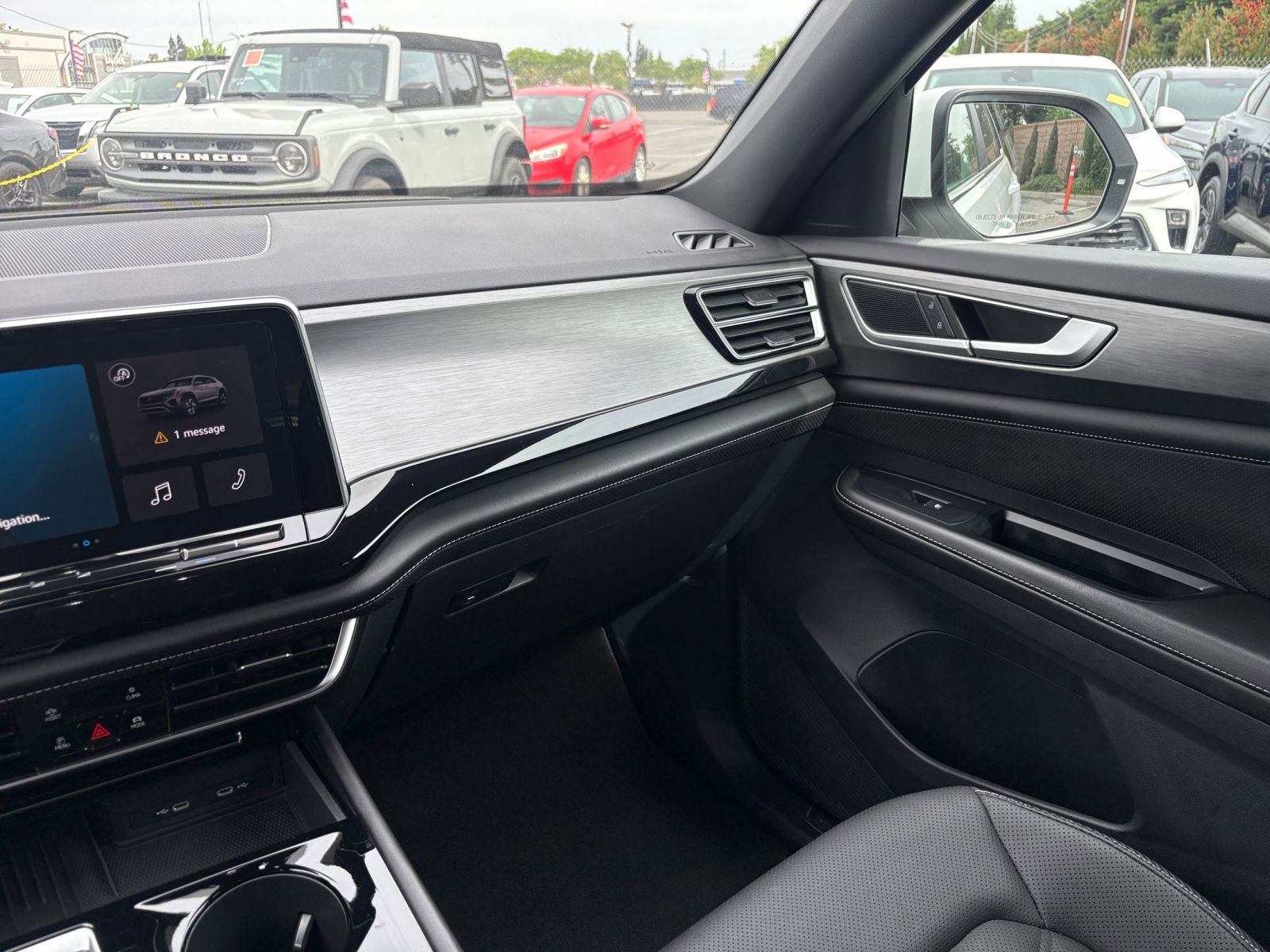 Used 2025 Volkswagen Atlas Cross Sport SE FWD image 38