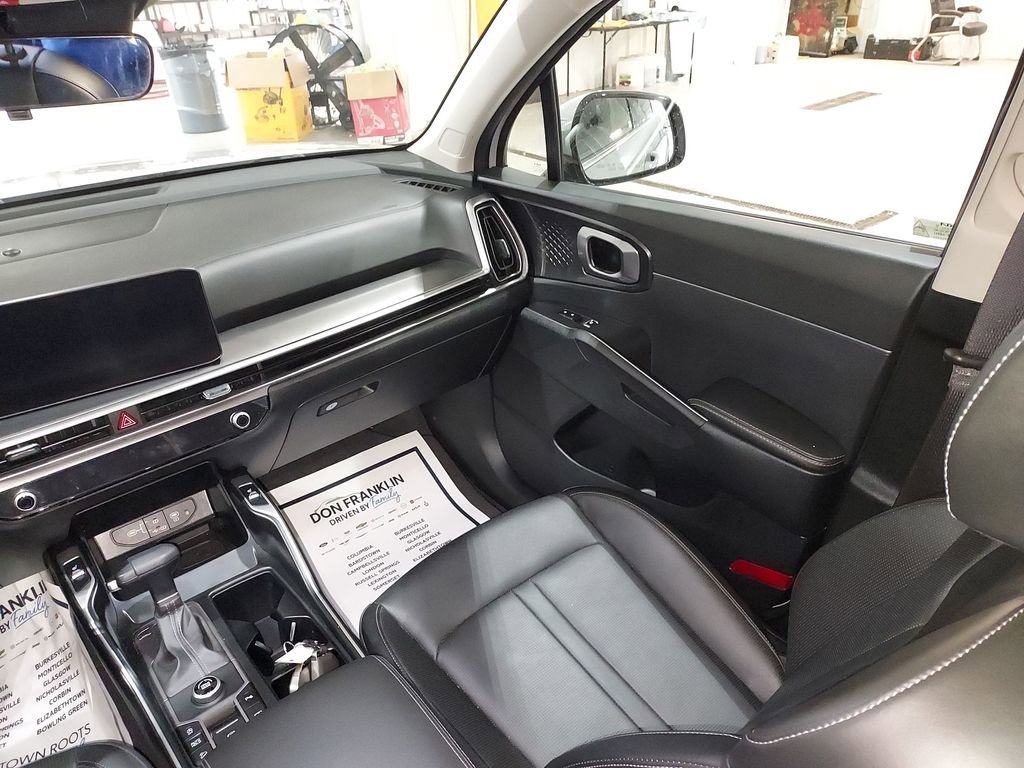 Used 2025 Kia Sorento S w/ Panoramic Sunroof Package image 11