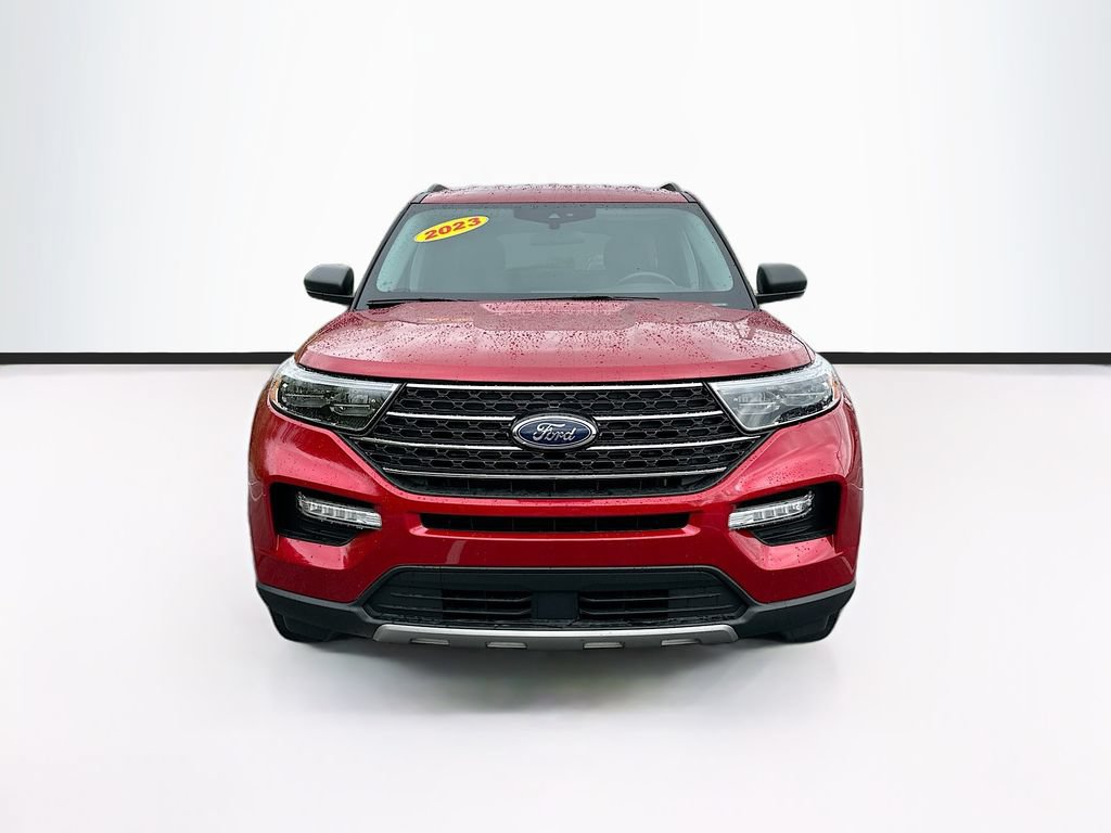 Used 2023 Ford Explorer XLT w/ Equipment Group 202A AWD/4WD image 4