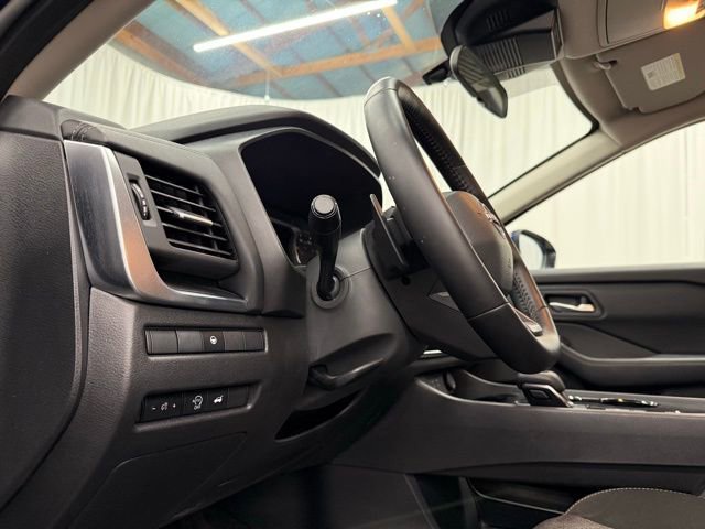 Used 2025 Nissan Rogue SV image 16