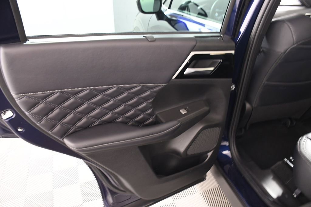 Used 2023 Mitsubishi Outlander SEL AWD/4WD image 26