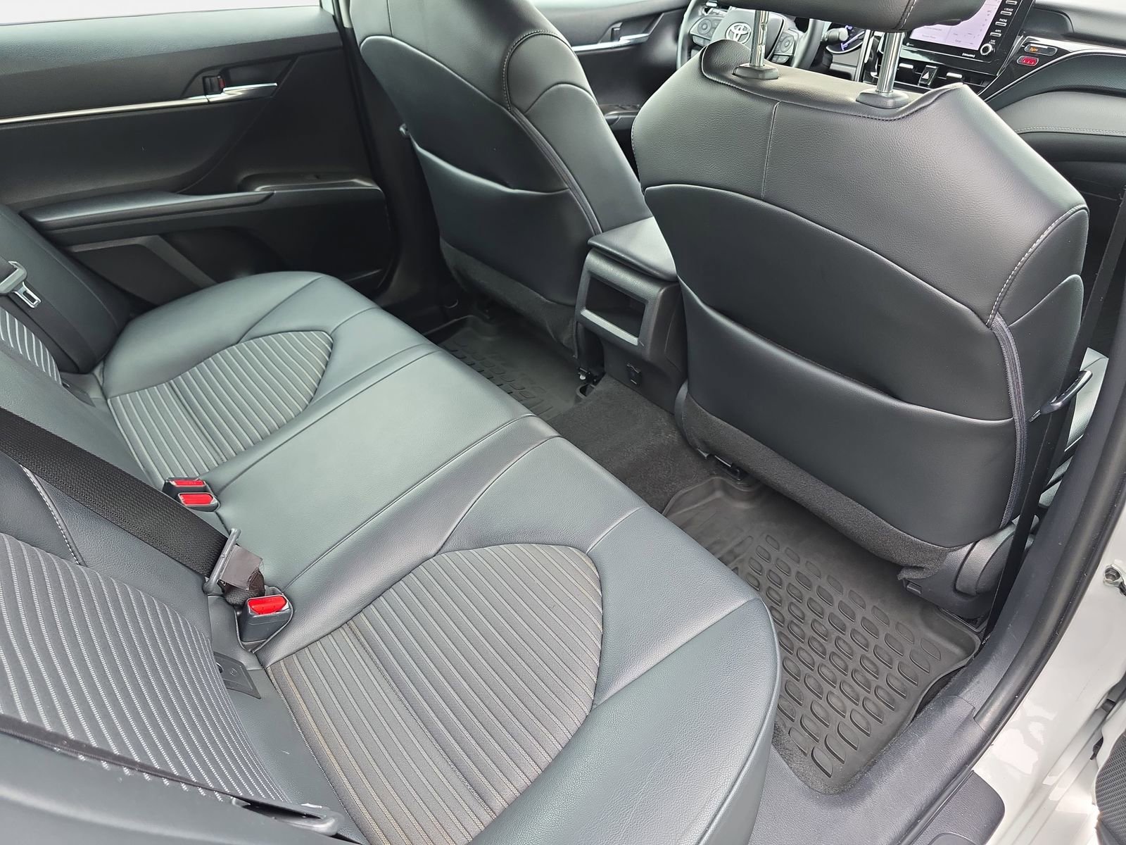 Used 2023 Toyota Camry SE FWD image 11