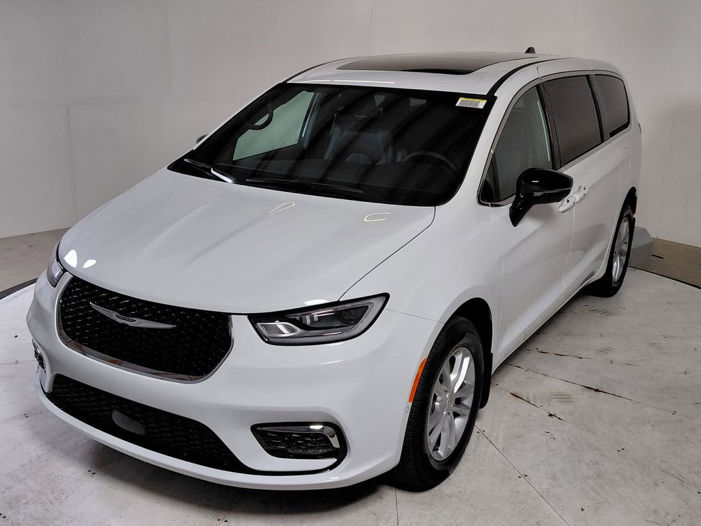 New 2026 Chrysler Pacifica Select AWD/4WD image 3