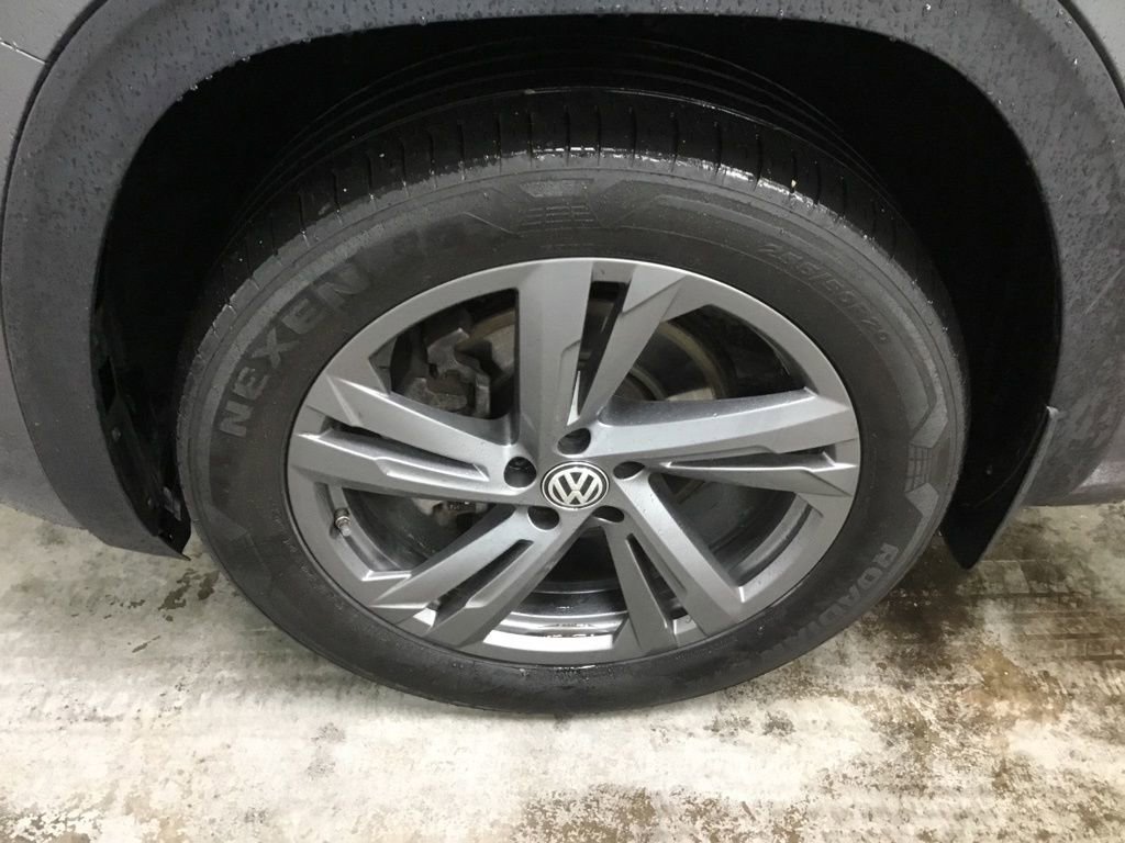 Used 2024 Volkswagen Atlas Cross Sport SEL R-Line AWD/4WD image 4