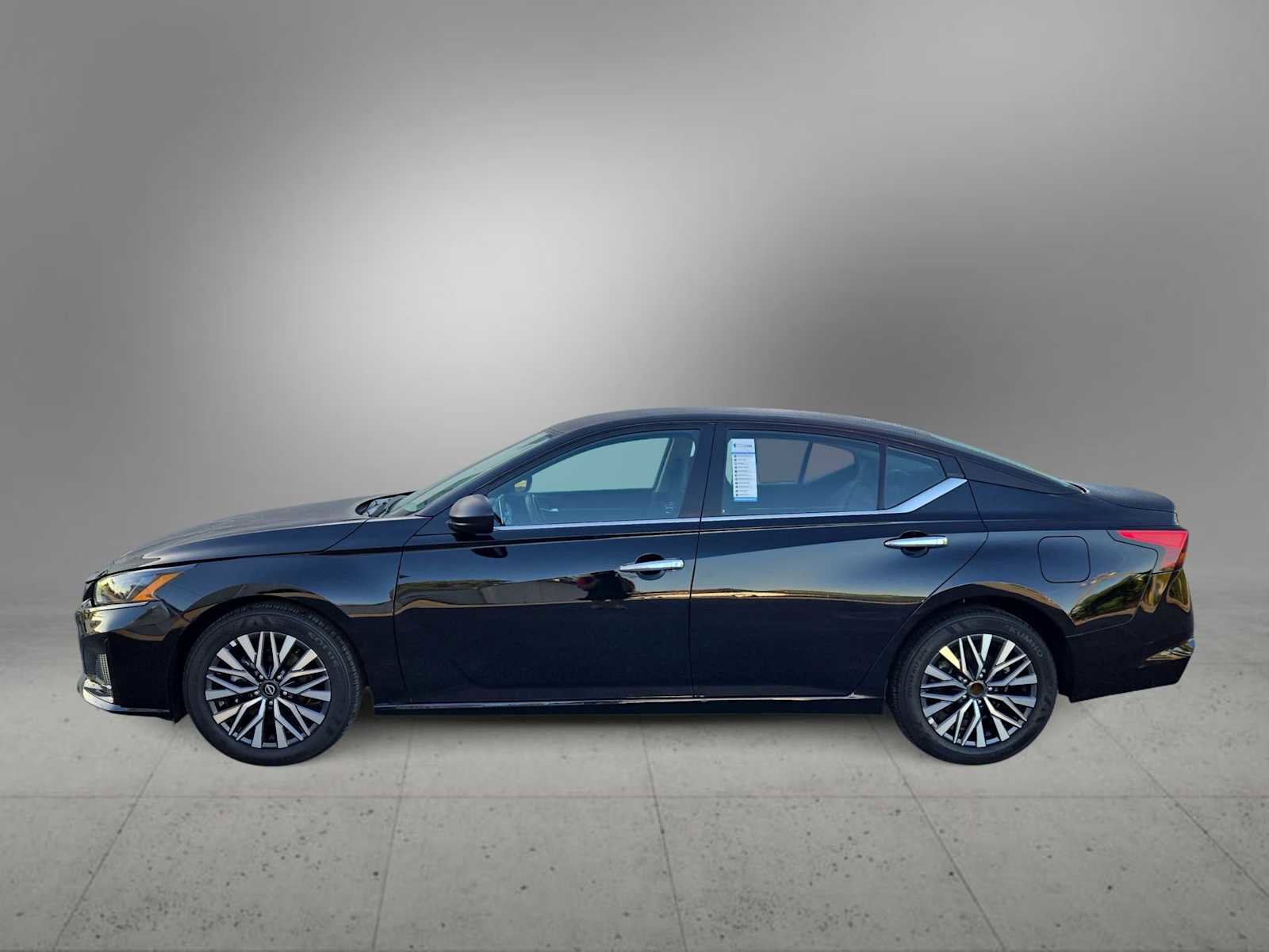 Used 2025 Nissan Altima 2.5 SV image 5