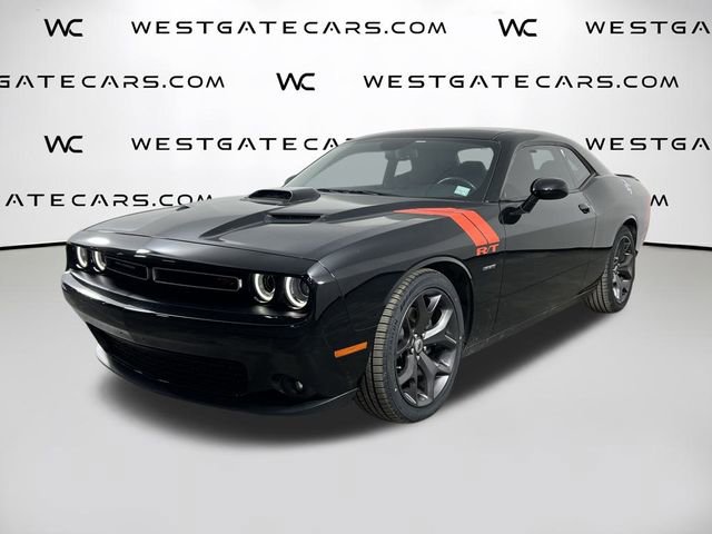Used 2017 Dodge Challenger R/T image 1