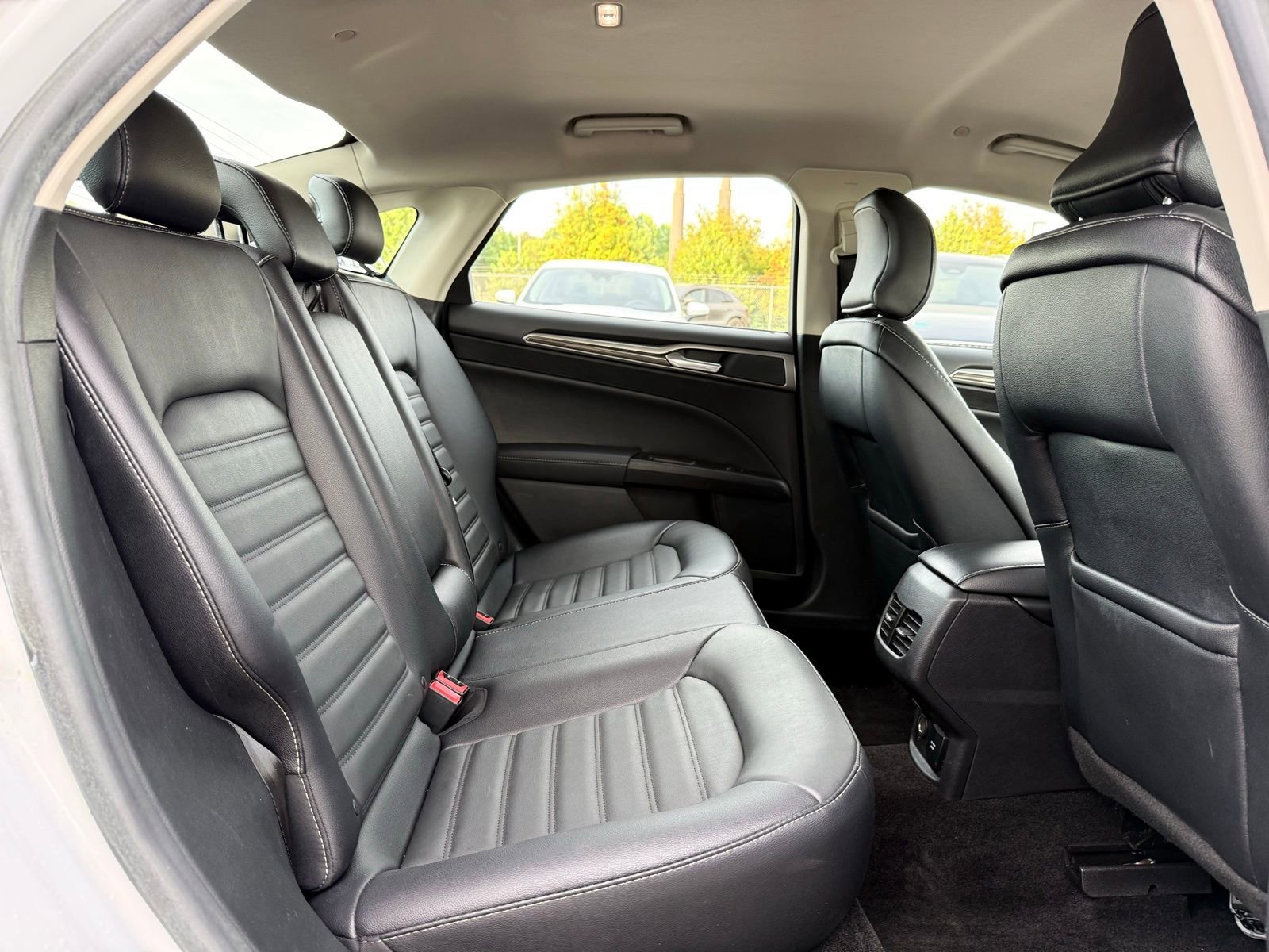 Used 2018 Ford Fusion SE w/ Equipment Group 602A FWD image 17