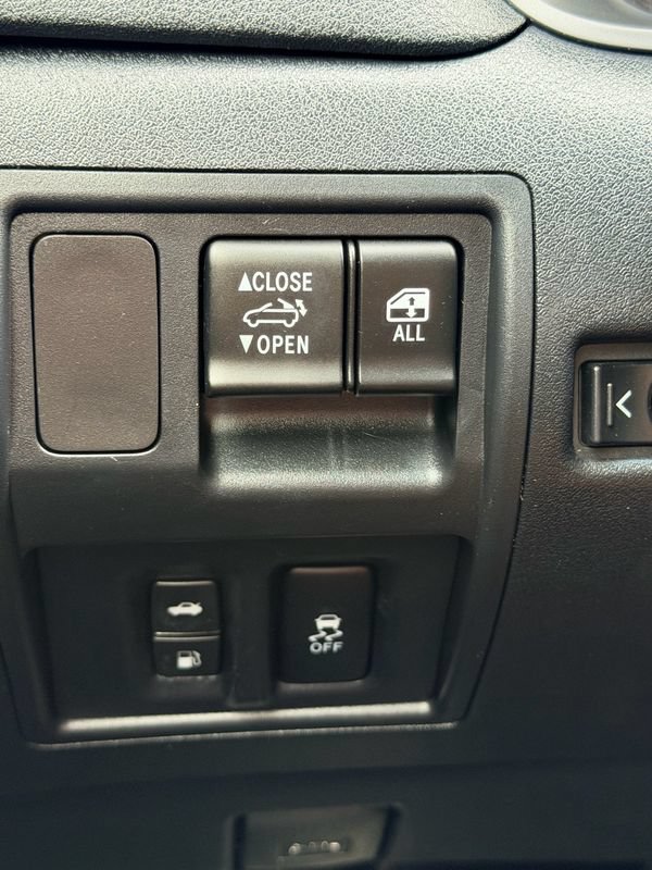 Used 2012 Lexus IS 350C w/ Luxury Pkg RWD image 17