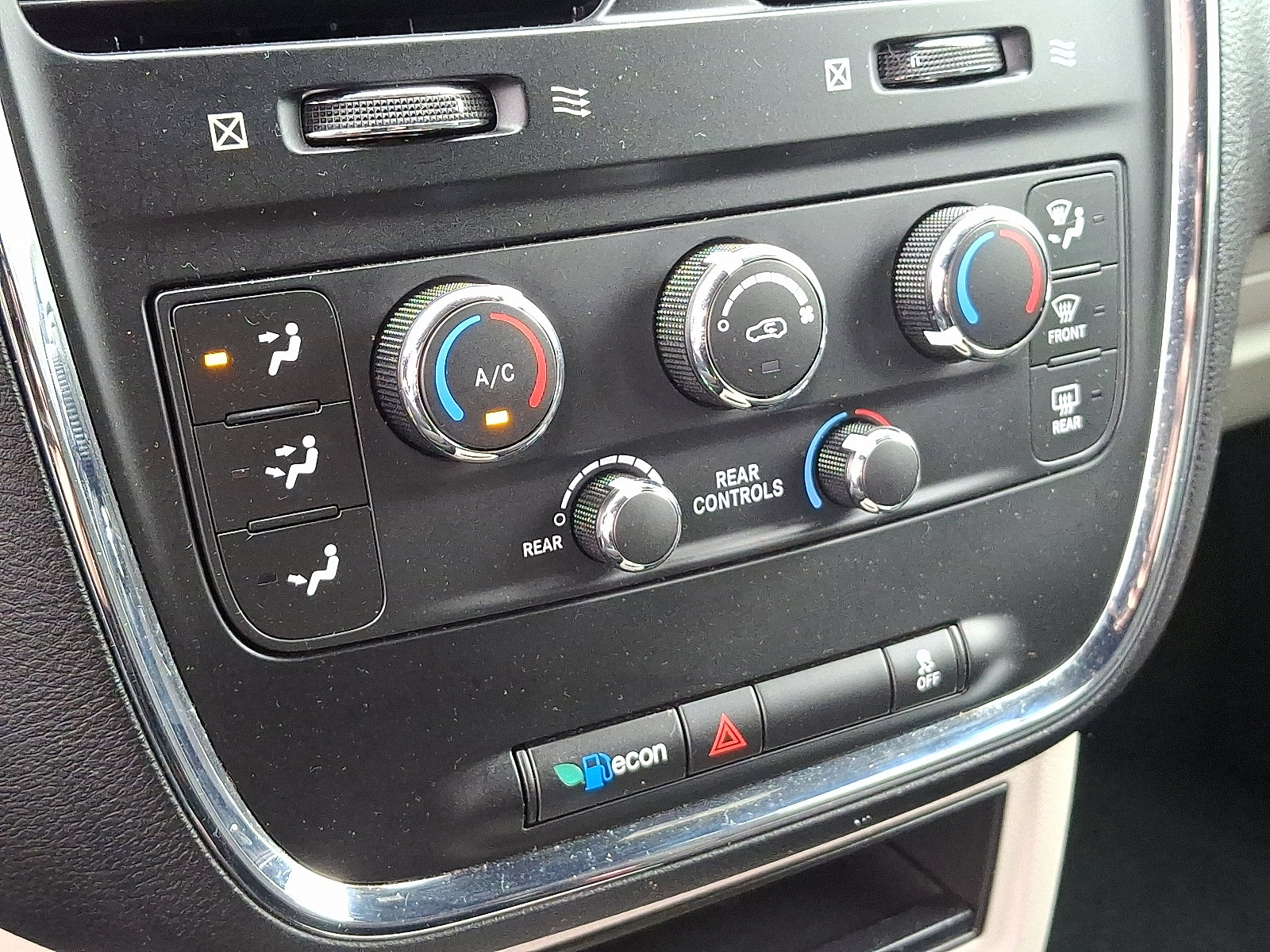 Used 2016 Dodge Grand Caravan SE image 16