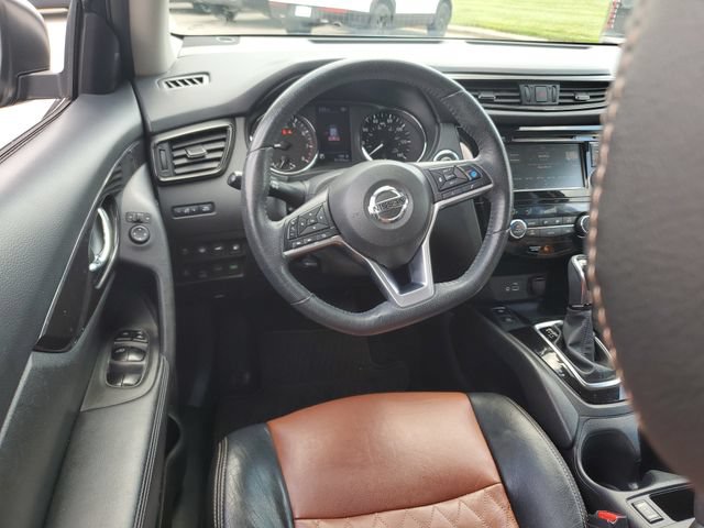 Used 2019 Nissan Rogue SV w/ Premium Package AWD/4WD image 11
