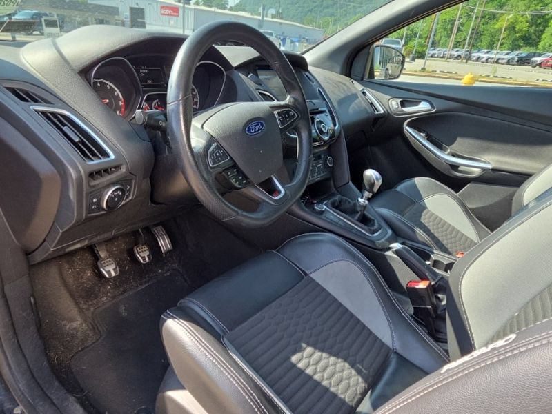 Used 2017 Ford Focus ST w/ Equipment Group 401A FWD image 9