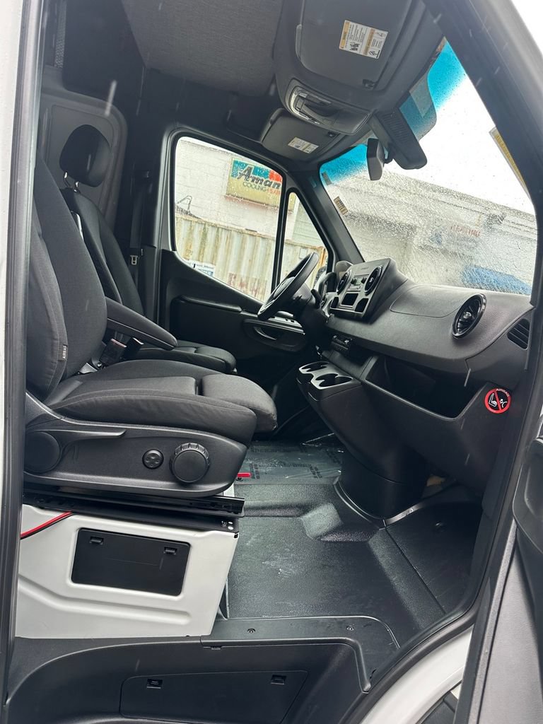 Used 2021 Mercedes-Benz Sprinter 3500 image 30