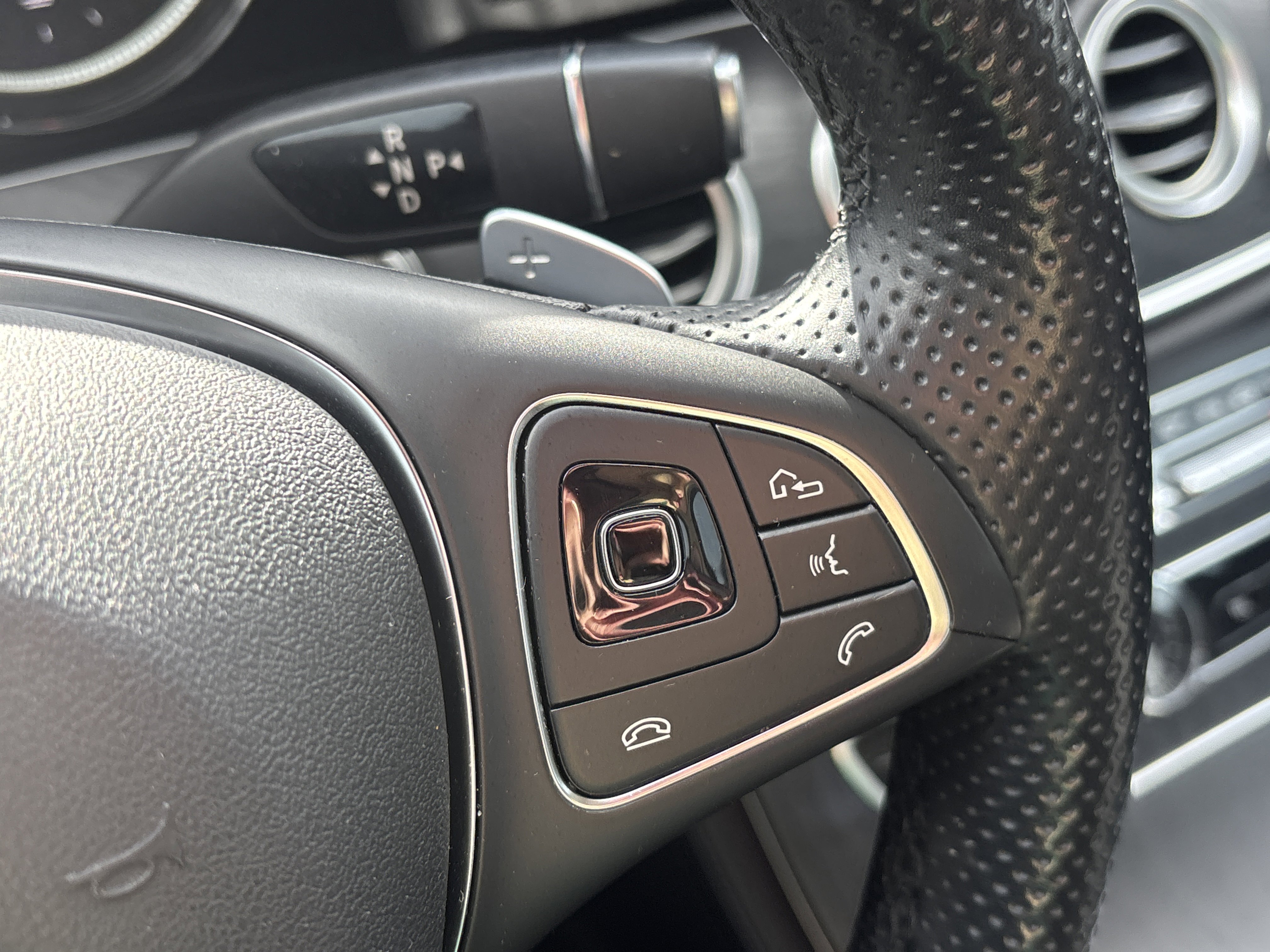 Used 2018 Mercedes-Benz E 300 4MATIC image 25