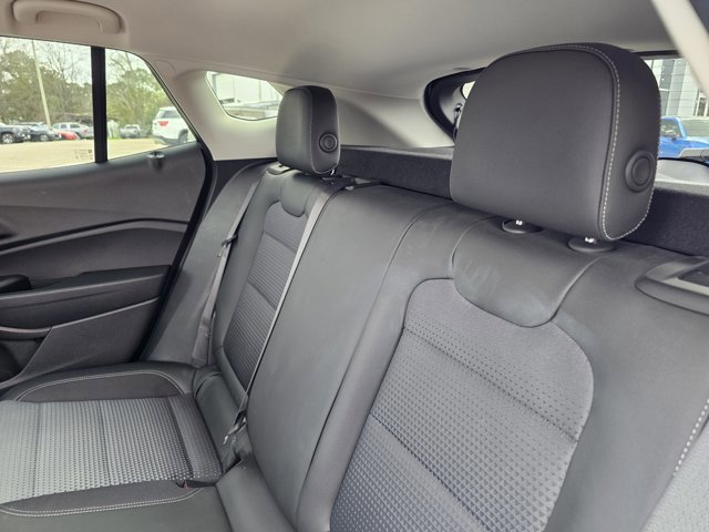Used 2025 Chevrolet Trax LT w/ LT Convenience Package FWD image 32