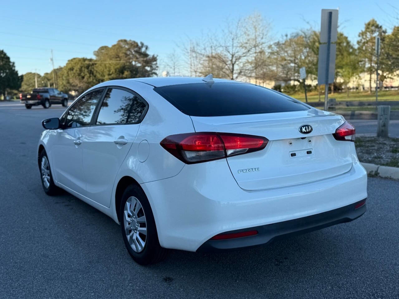 Used 2017 Kia Forte LX w/ LX Popular Package image 9