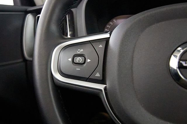 Certified 2025 Volvo XC60 B5 Core image 17