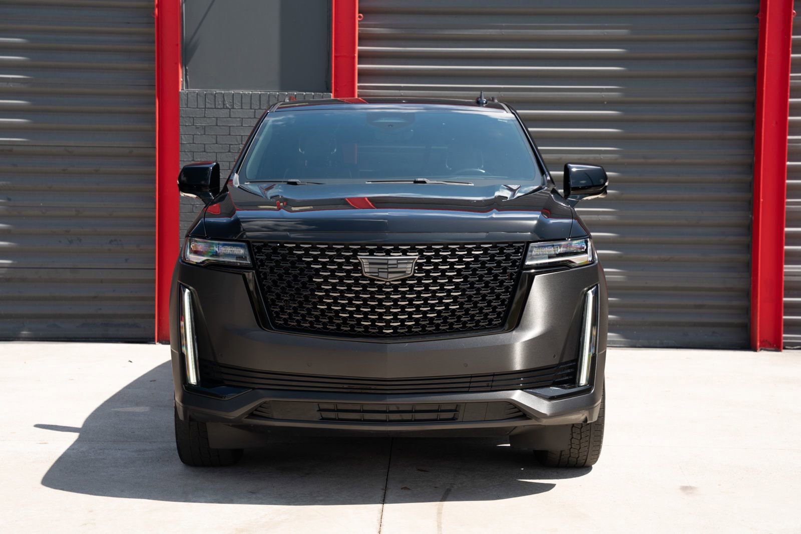 Used 2023 Cadillac Escalade Premium Luxury image 4