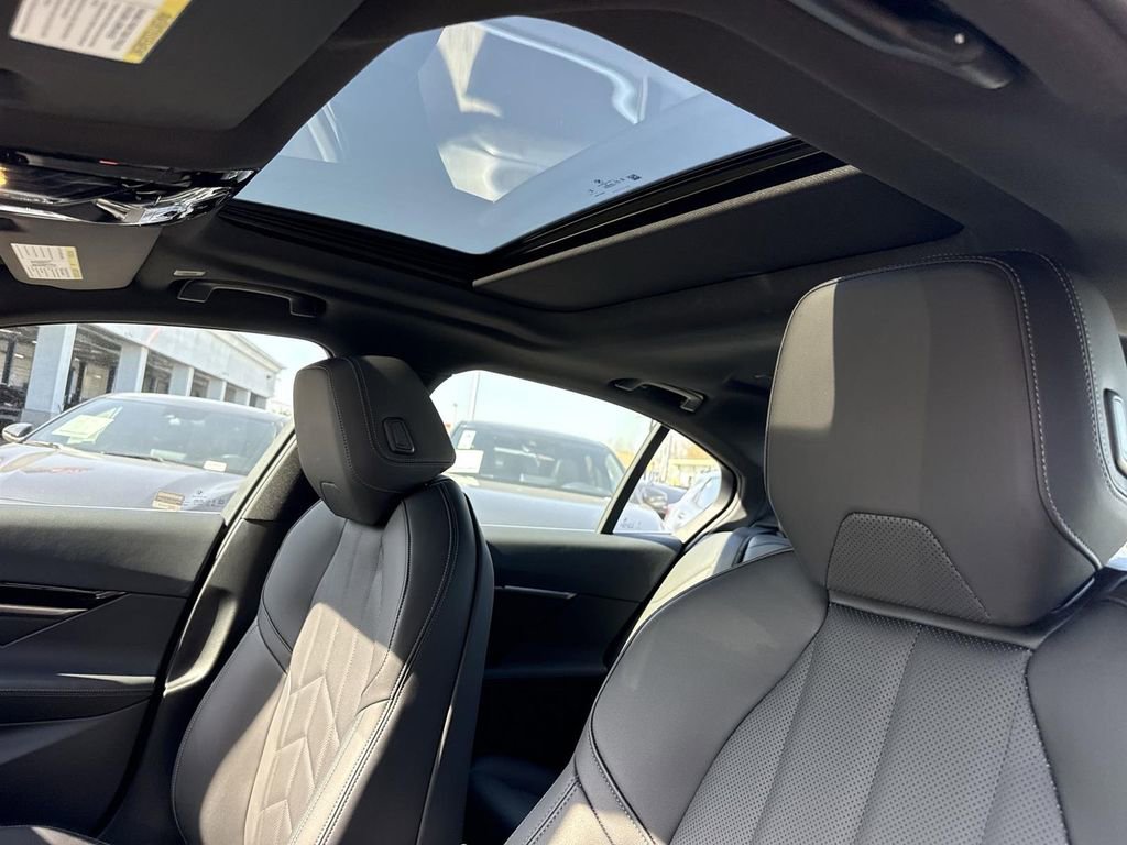 Used 2025 BMW 530i xDrive w/ Premium Package image 18